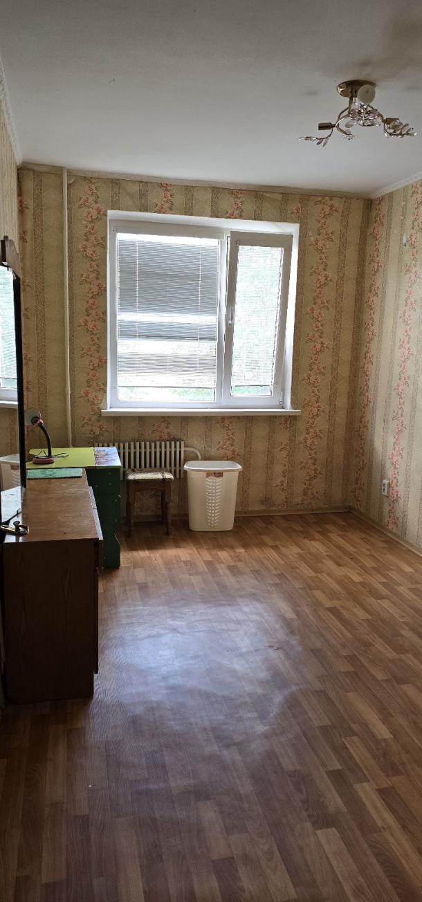 Квартира, 3-кімн., Харьков, 604м/р, Тракторостроителей просп.