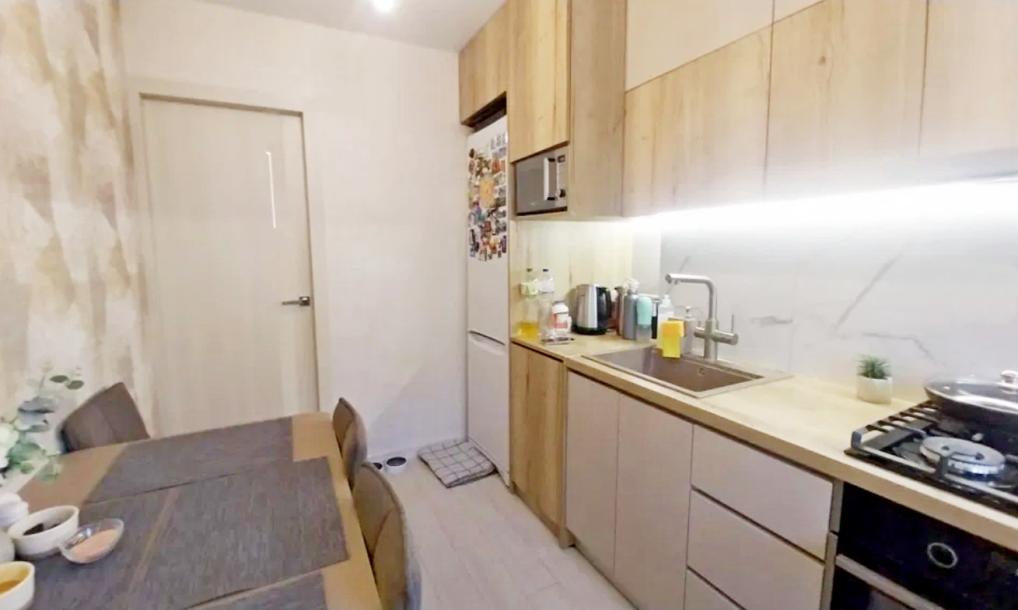 Квартира, 3-кімн., Харьков, 606м/р, Непокоренных (Героев Труда)