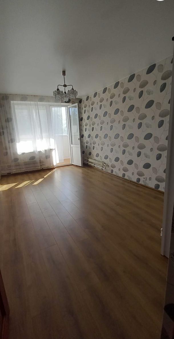 Квартира, 3-кімн., Харьков, 606м/р, Непокоренных (Героев Труда)