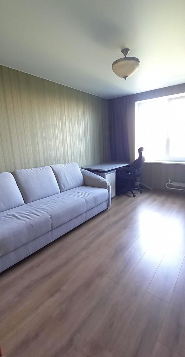 Квартира, 3-кімн., Харьков, 606м/р, Непокоренных (Героев Труда)