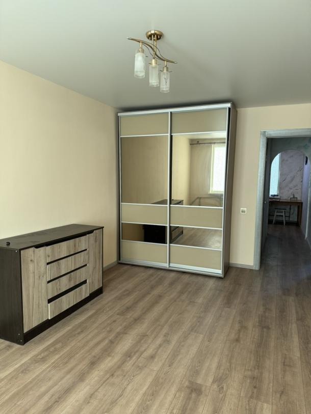 Квартира, 3-кімн., Чугуев, Чугуевский район, Авиатор мкр