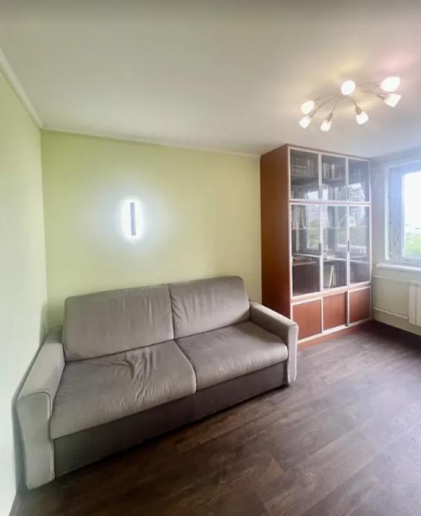 Квартира, 3-кімн., Харьков, 5 Северная Салтовка, Метростроителей