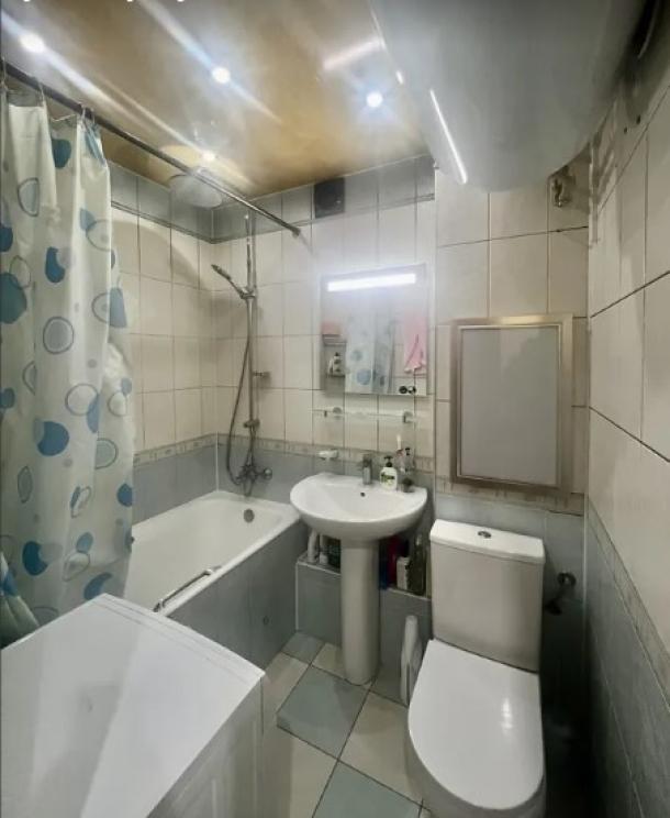 Квартира, 3-кімн., Харьков, 5 Северная Салтовка, Метростроителей