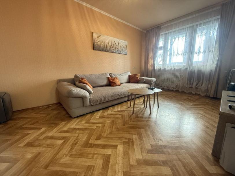 Квартира, 4-кімн., Харьков, Рогань жилмассив, Зубарева