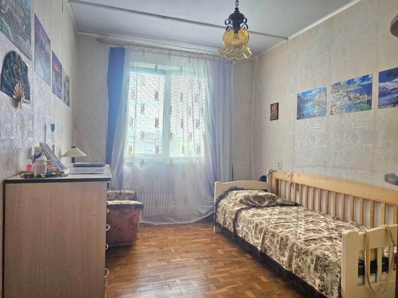 Квартира, 4-кімн., Харьков, 624м/р, Амосова