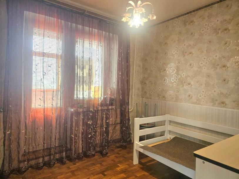 Квартира, 4-кімн., Харьков, 624м/р, Амосова