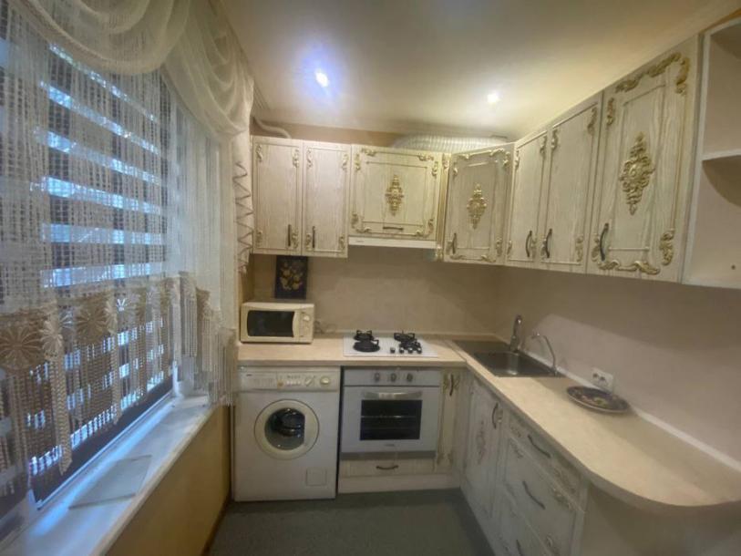 Квартира, 3-кімн., Харьков, 531м/р, Непокоренных (Героев Труда)