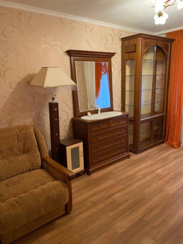 Квартира, 3-кімн., Харьков, 531м/р, Непокоренных (Героев Труда)