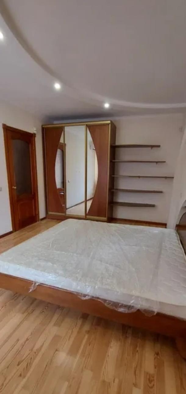 Квартира, 3-кімн., Харьков, Госпром, Данилевского