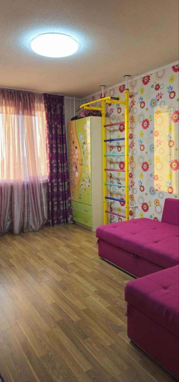 Квартира, 3-кімн., Харьков, Песочин, Молодежная