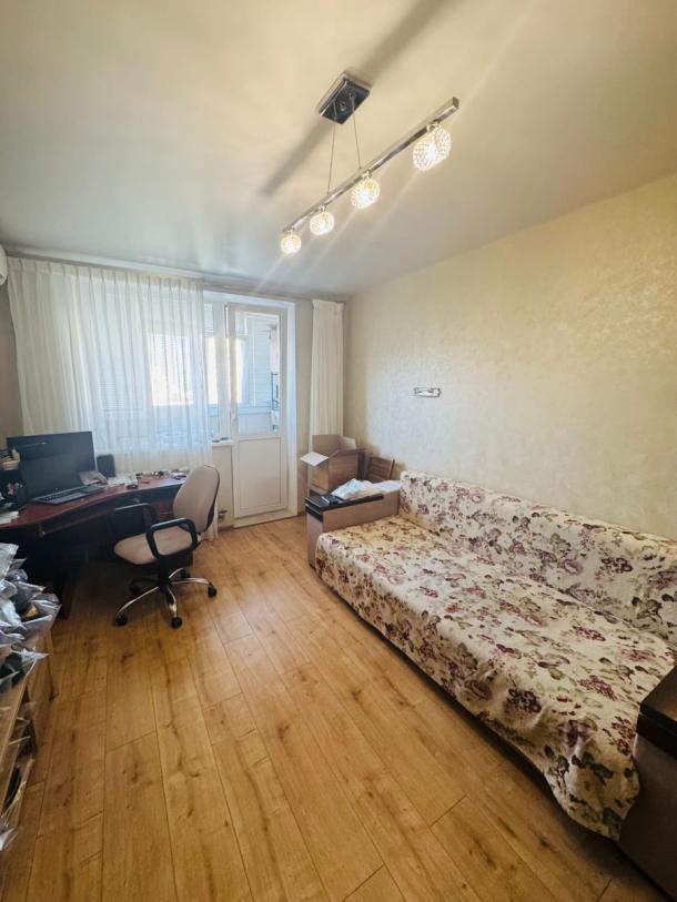 Квартира, 2-кімн., Харьков, 606м/р, Тракторостроителей просп.