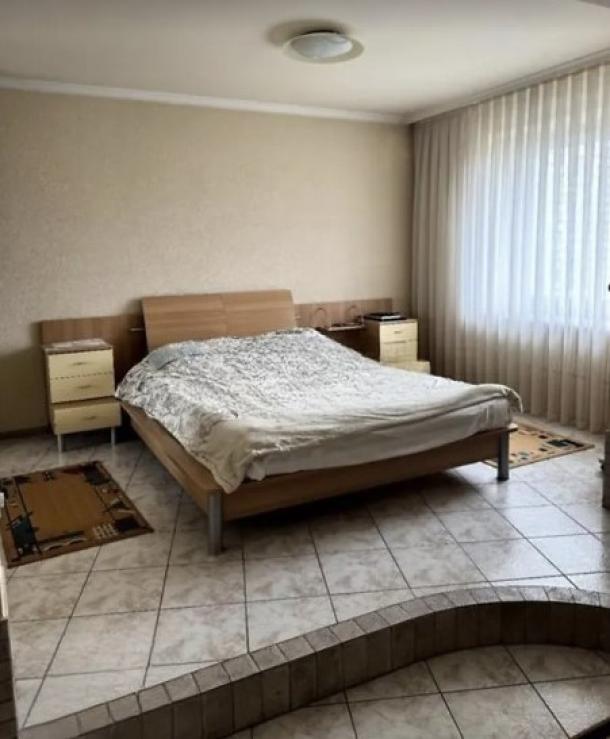 Квартира, 4-кімн., Харьков, Павловка, Клочковская