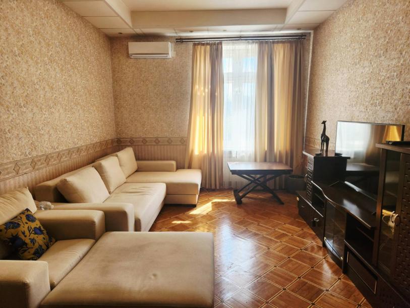 Квартира, 3-кімн., Харьков, Защитников Украины метро, Героев Харькова пр-т