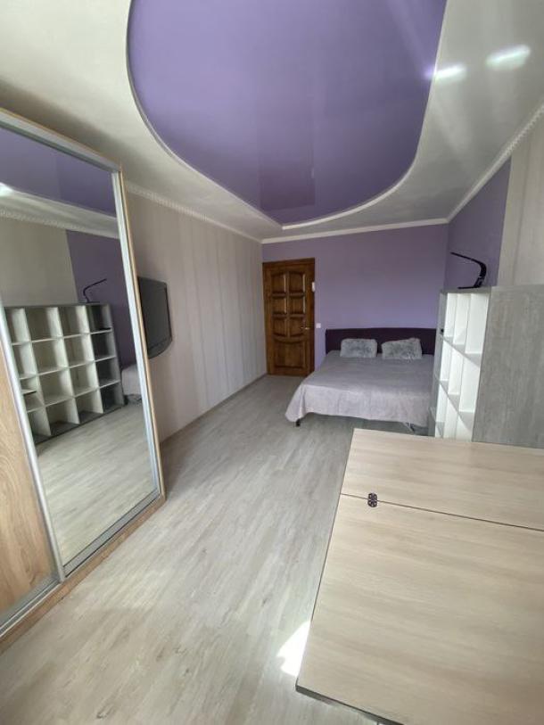 Квартира, 3-кімн., Харьков, 605м/р, Тракторостроителей просп.