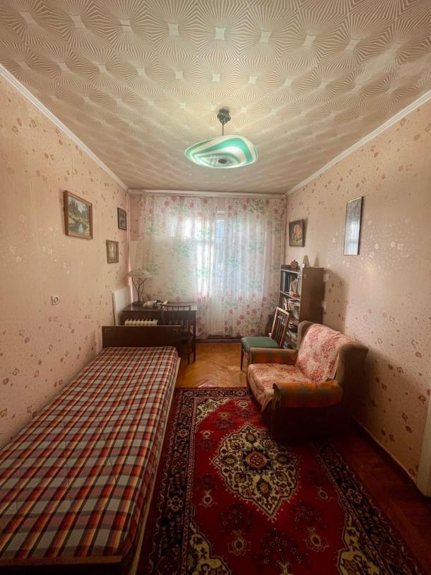 Квартира, 3-кімн., Харьков, Павлово Поле, 23 Августа