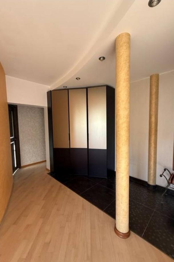 Квартира, 3-кімн., Харьков, 3 Северная Салтовка, Гвардейцев Широнинцев