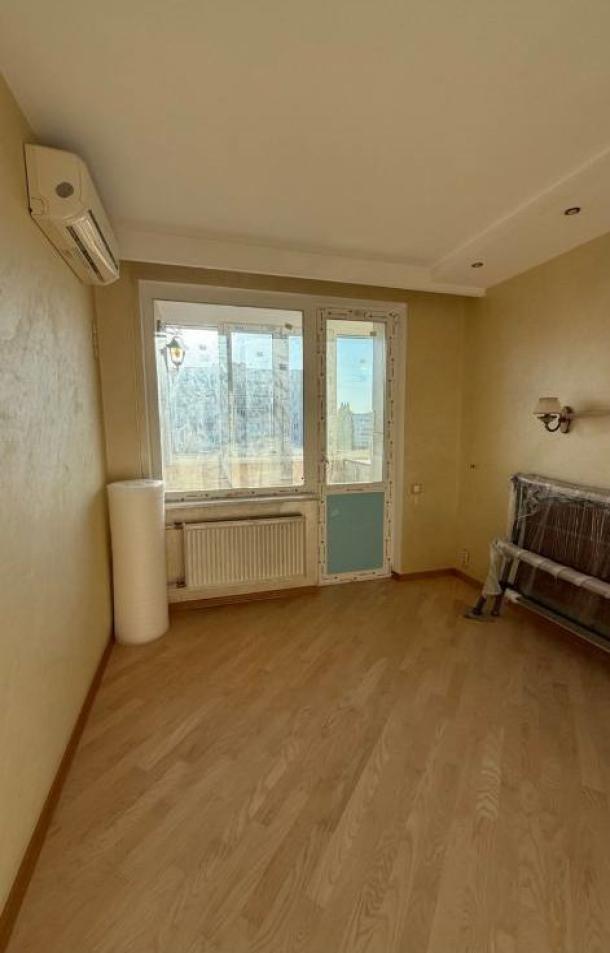 Квартира, 3-кімн., Харьков, 3 Северная Салтовка, Гвардейцев Широнинцев
