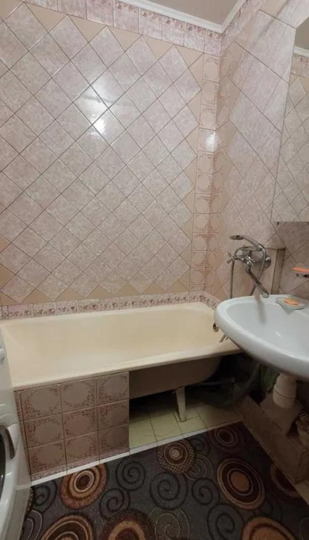 Квартира, 3-кімн., Харьков, 4 Северная Салтовка, Гвардейцев Широнинцев