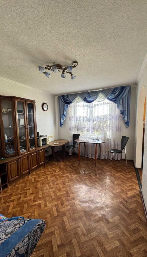 Квартира, 3-кімн., Чугуев, Чугуевский район, Музейная (Розы Люксембург)