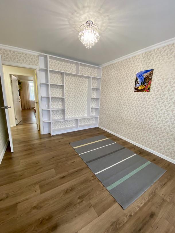 Квартира, 3-кімн., Харьков, 606м/р, Валентиновская