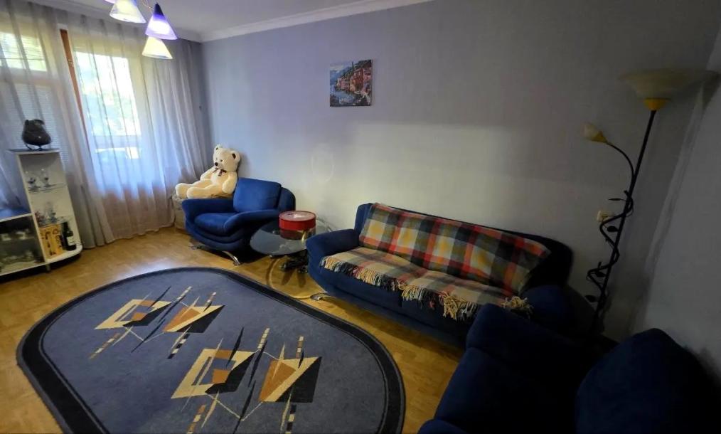 Квартира, 3-кімн., Харьков, 524м/р, Непокоренных (Героев Труда)