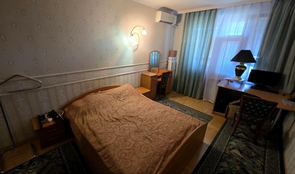 Квартира, 3-кімн., Харьков, 524м/р, Непокоренных (Героев Труда)