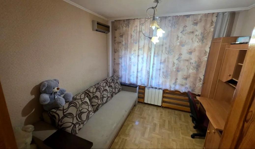 Квартира, 3-кімн., Харьков, 524м/р, Непокоренных (Героев Труда)