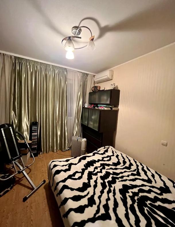 Квартира, 4-кімн., Харьков, 522м/р, Академика Барабашова