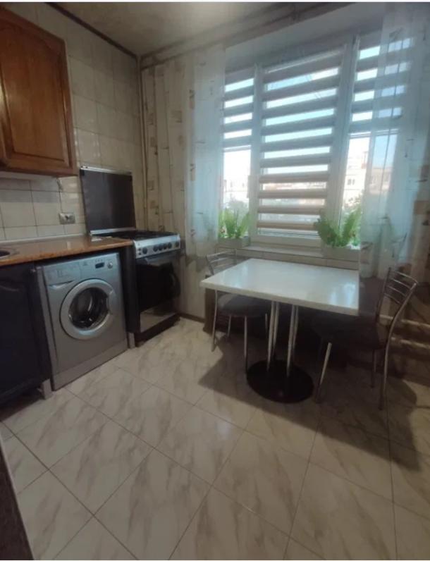 Квартира, 3-кімн., Харьков, 533м/р, Тракторостроителей просп.