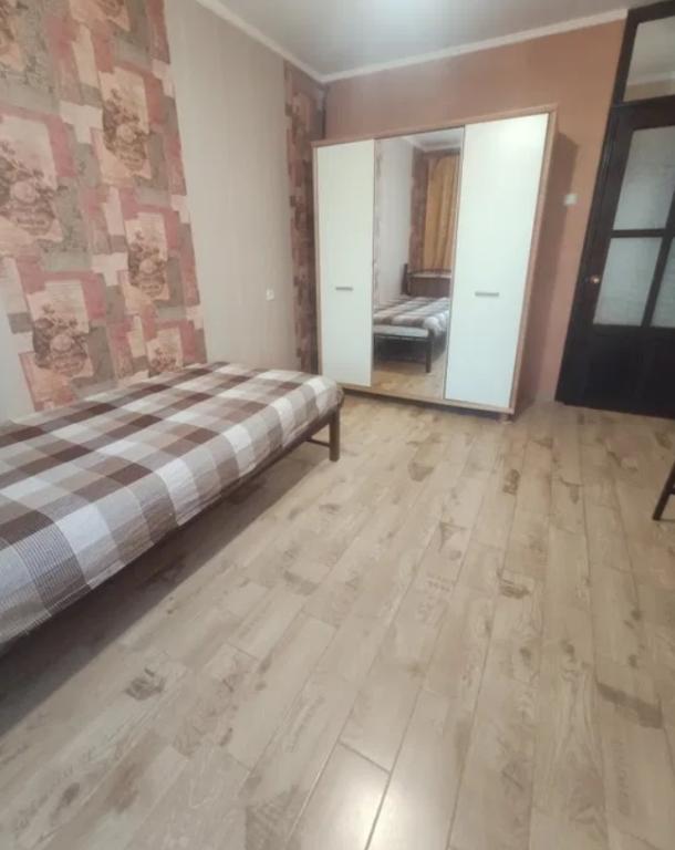 Квартира, 3-кімн., Харьков, 533м/р, Тракторостроителей просп.