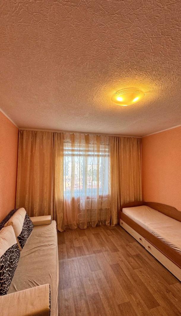 Квартира, 3-кімн., Чугуев, Чугуевский район, Харьковская