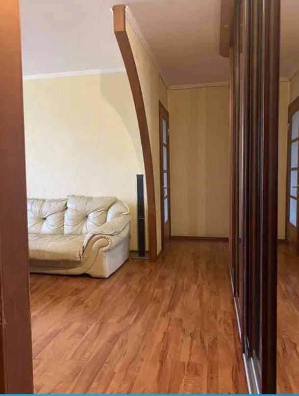 Квартира, 3-кімн., Харьков, Жуковского поселок, Продольная