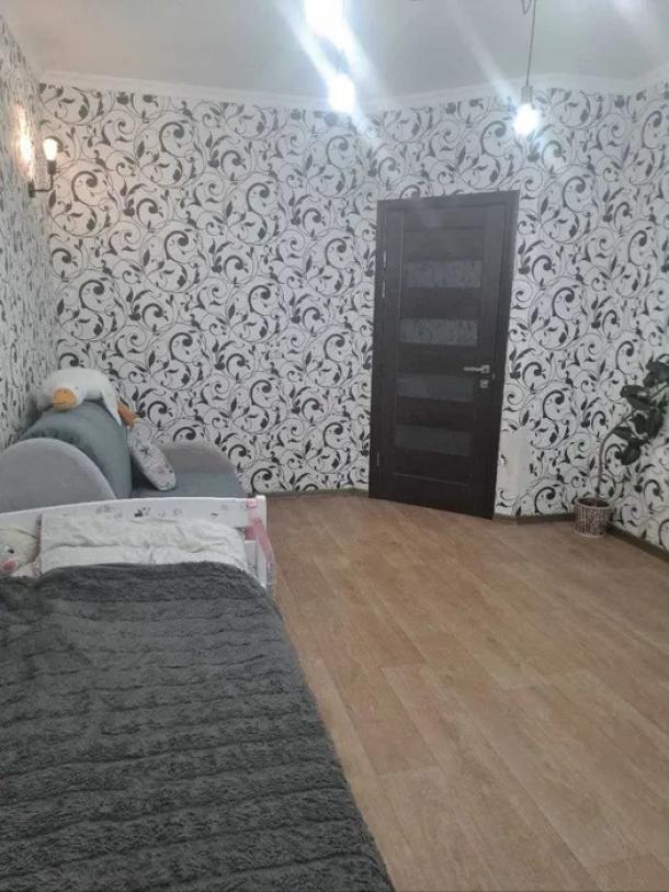 Квартира, 1-кімн., Харьков, Рогань жилмассив, Зубарева