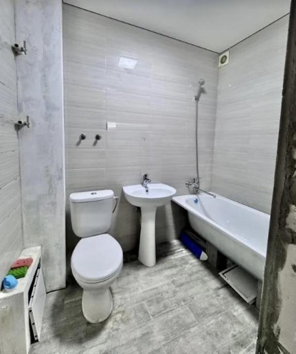 Квартира, 2-кімн., Харьков, 605м/р, Тракторостроителей просп.