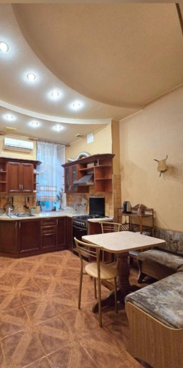 Квартира, 3-кімн., Харьков, Госпром, Культуры (Калинина, Свердлова, Советская Советский 3 пер.)