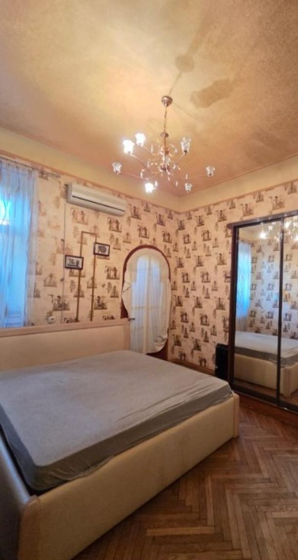 Квартира, 3-кімн., Харьков, Госпром, Культуры (Калинина, Свердлова, Советская Советский 3 пер.)