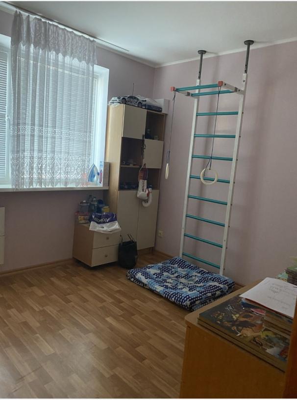 Квартира, 3-кімн., Харьков, Залютино, Юннатов