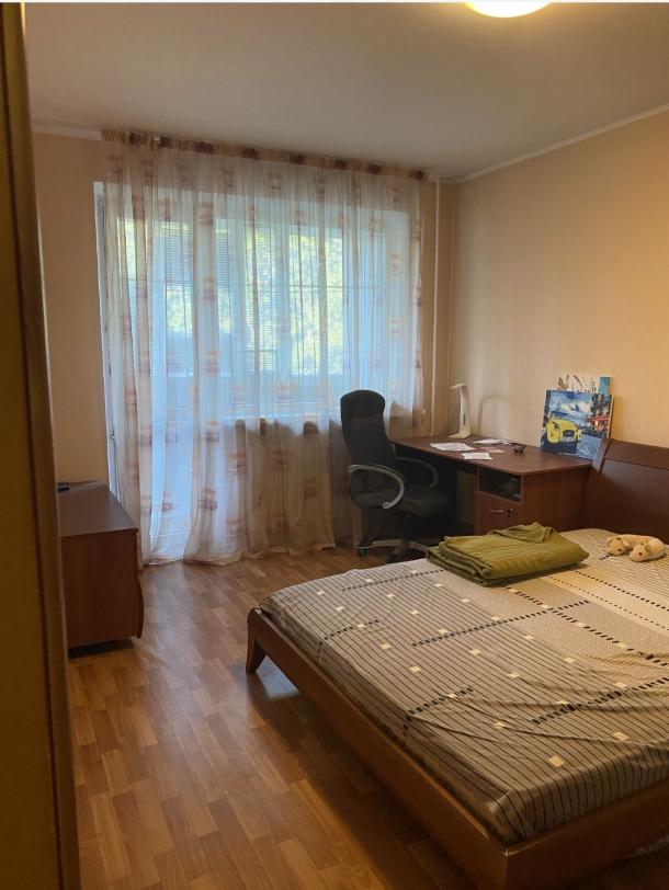 Квартира, 3-кімн., Харьков, Залютино, Юннатов