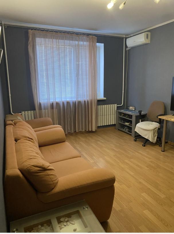 Квартира, 3-кімн., Харьков, Залютино, Юннатов