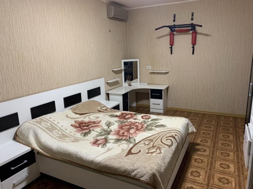 Квартира, 3-кімн., Харьков, Песочин, Молодежная
