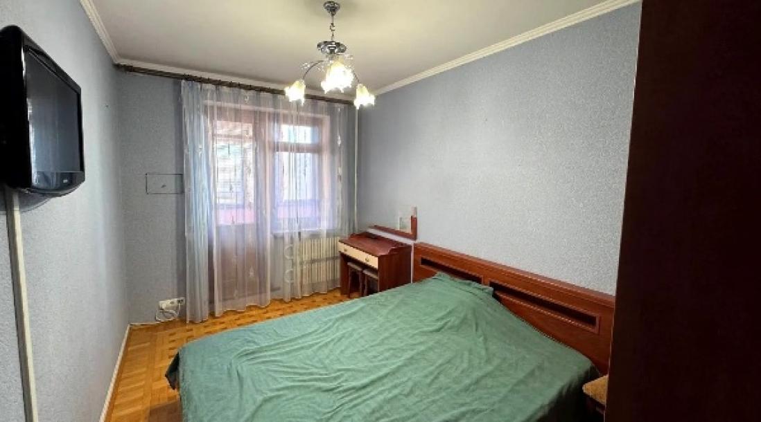 Квартира, 3-кімн., Харьков, 531м/р, Гвардейцев Широнинцев