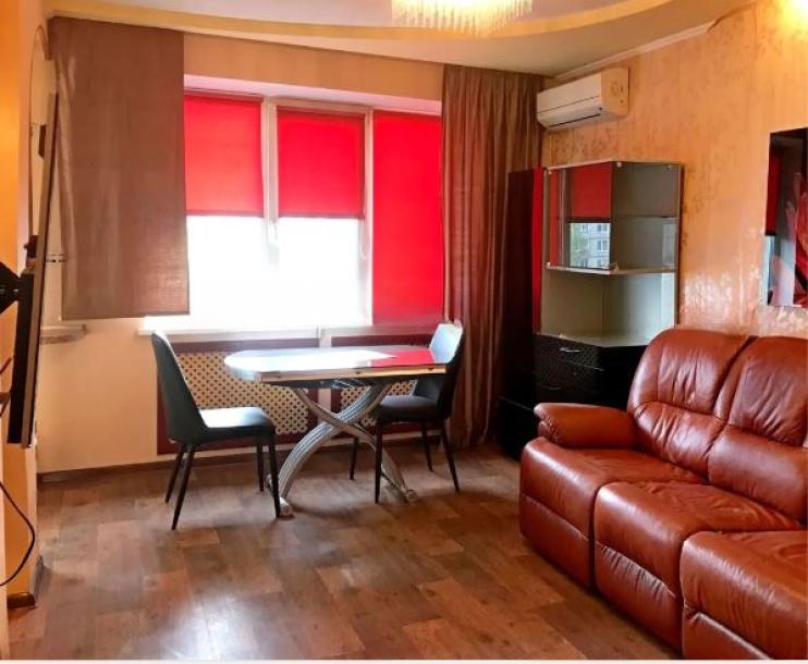 Квартира, 3-кімн., Харьков, 522м/р, Непокоренных (Героев Труда)