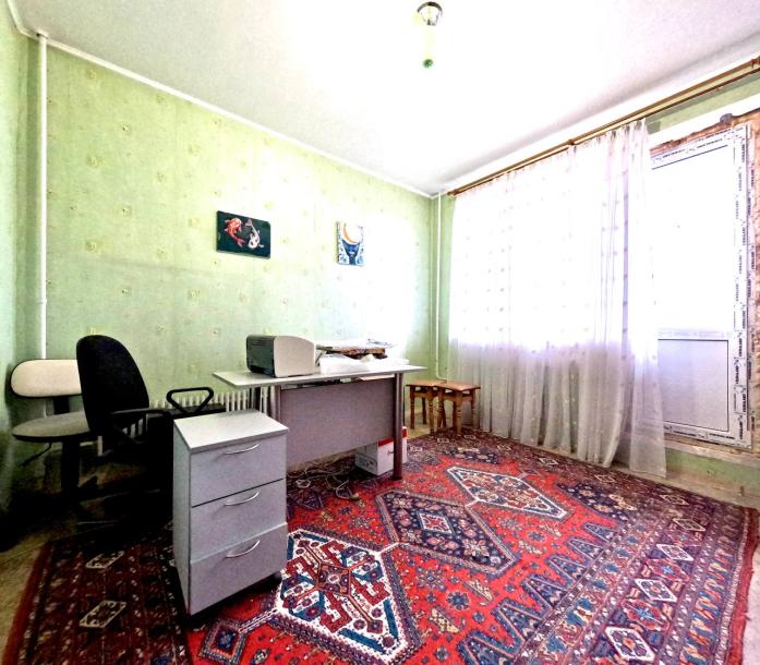 Квартира, 3-кімн., Харьков, Рогань жилмассив, Роганская