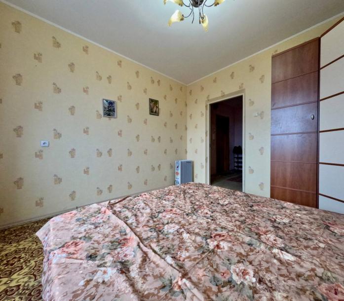 Квартира, 3-кімн., Харьков, Рогань жилмассив, Роганская