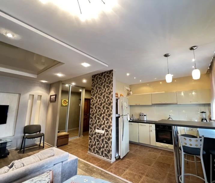 Квартира, 3-кімн., Харьков, 1 Северная Салтовка, Гвардейцев Широнинцев