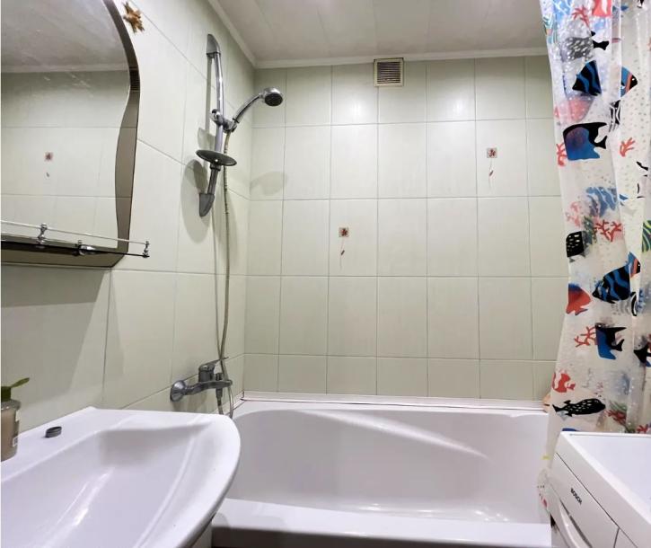 Квартира, 3-кімн., Харьков, 1 Северная Салтовка, Гвардейцев Широнинцев