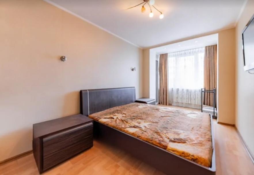 Квартира, 3-кімн., Харьков, Защитников Украины метро, Искринская