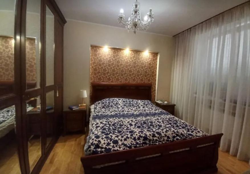 Квартира, 3-кімн., Харьков, Павлово Поле, Науки пр.