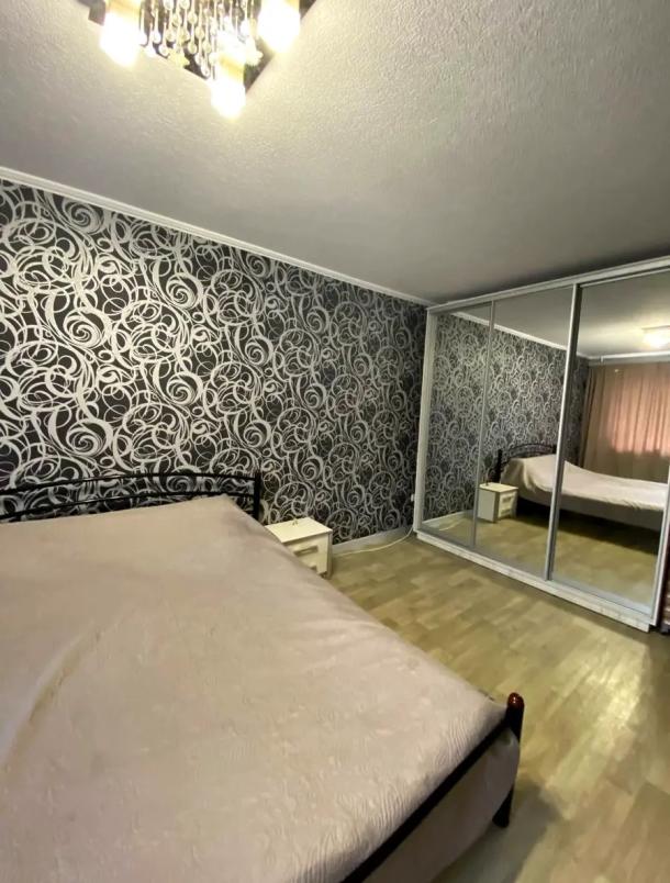 Квартира, 2-кімн., Харьков, 524м/р, Непокоренных (Героев Труда)