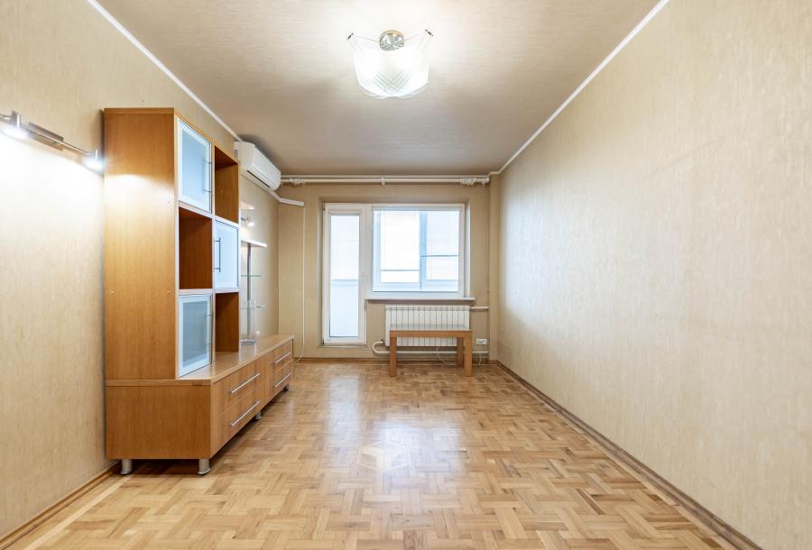 Квартира, 3-кімн., Харьков, Алексеевка, Ахсарова